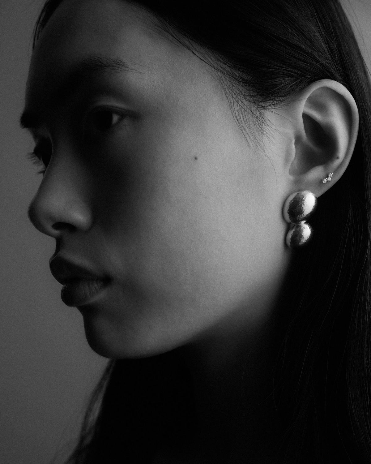 Honey I'm Home Labret 14k Whitegold Ear Piercing w. Diamonds