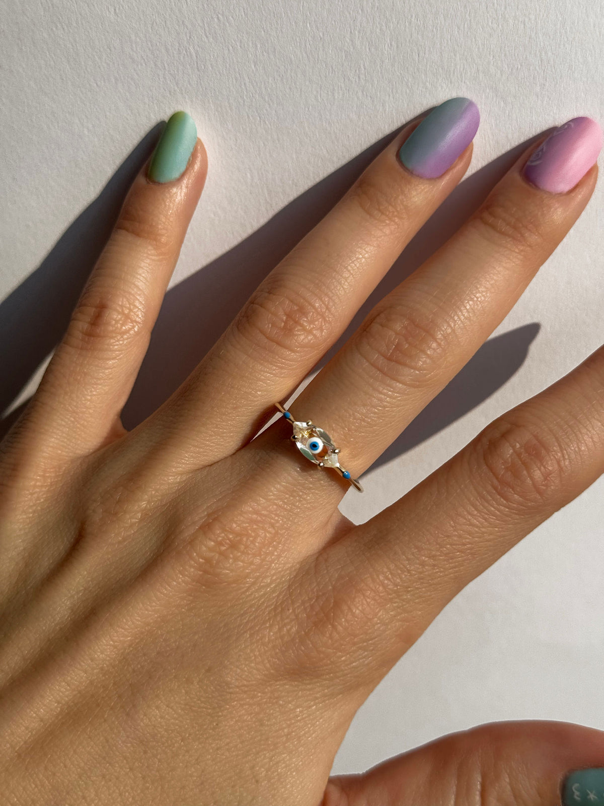 Big Eye 9K Gold Ring w. Crystal