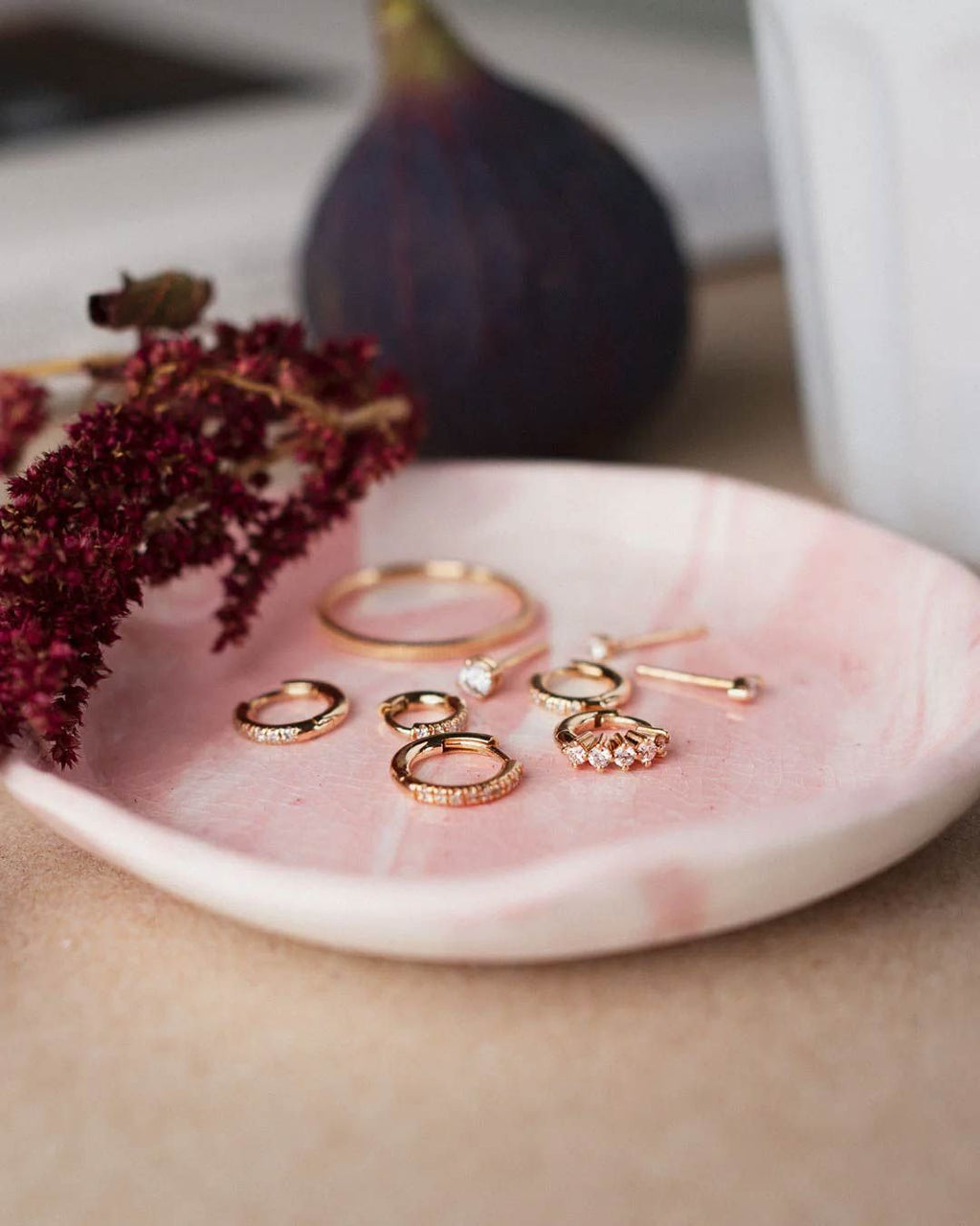 Signature 6mm 18K Gold, Whitegold or Rosegold Huggie w. Diamonds