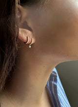 EIRA 14K Gold, Weißgold oder Roségold Huggie W. Diamanten