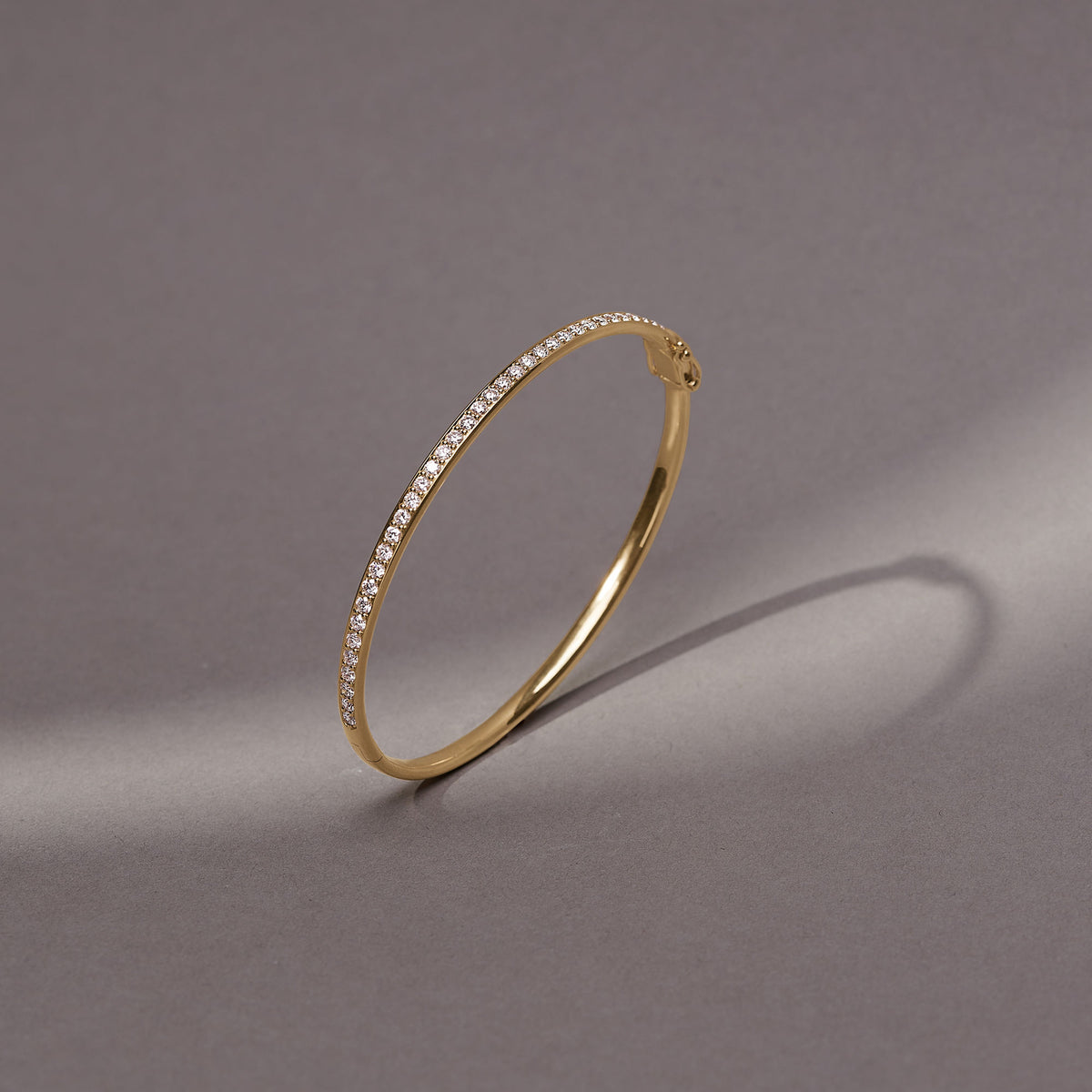 Elegant 18K Guld Armbånd m. Diamanter