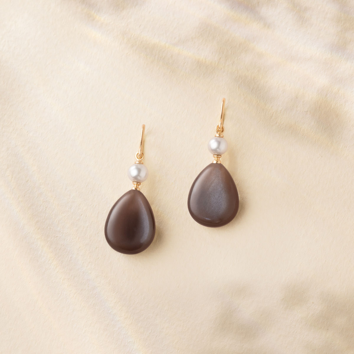 Elina 14K Gold Earrings w. Freshwater Pearl & Chokolate Moonstone