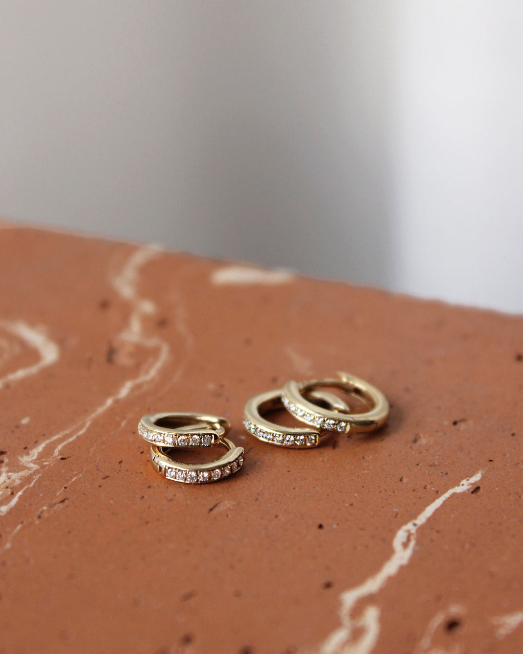 Elysia Era Medium 14k Gold Hoop m. Diamanten