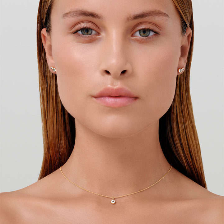 Fina 18K Gold Studs w. Diamonds