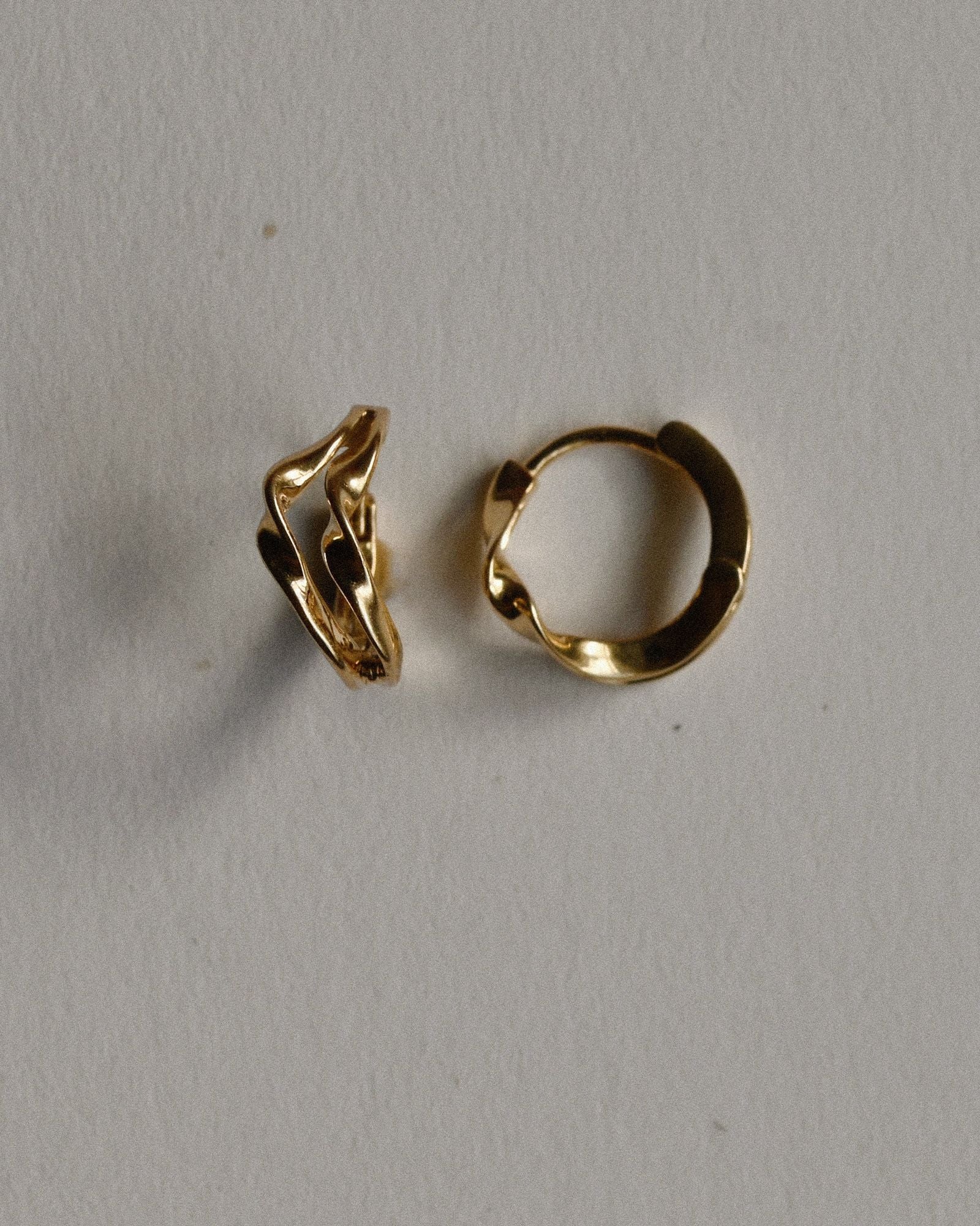 Rondelle 9K Gold Double Curve Clicker Hoop