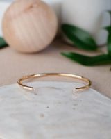 Hidden Gem 18K Gold, Whitegold or Rosegold Bangle w. Diamonds