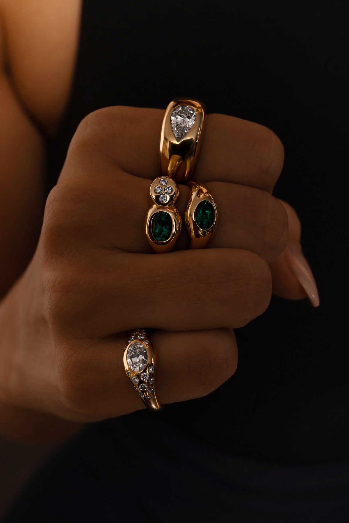 Curve 18K Guld Signet Ring m. Smaragd