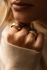 Curve Scattered Signet 18K Whitegold Ring w. Diamonds
