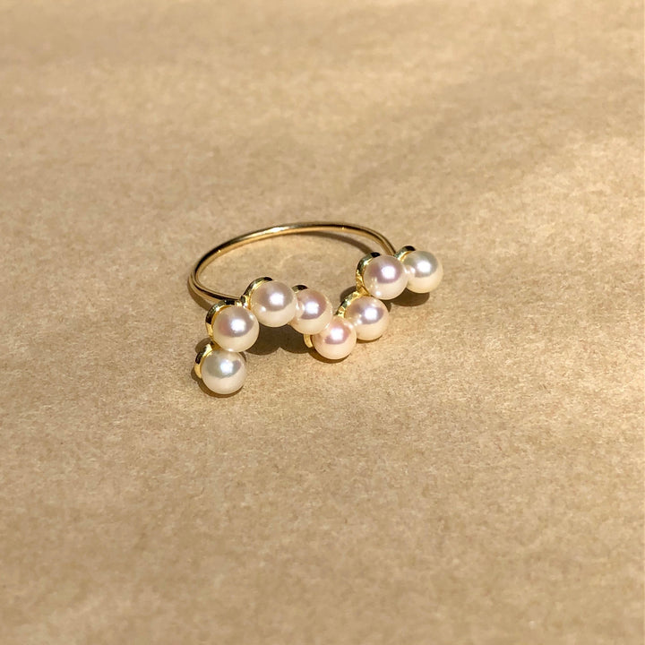 Fine Curves 18K Gold Ring w. Pearls