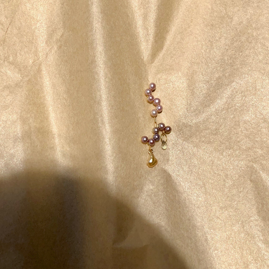 Fine Curves 18K Gold Earring w. pink Pearls & green Sapphire