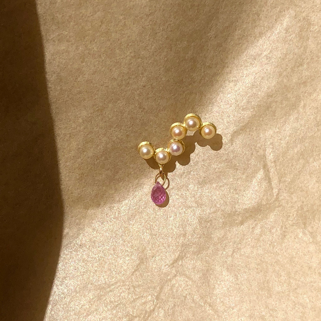 Fine Curves 18K guld Stud m. perler & pink safir