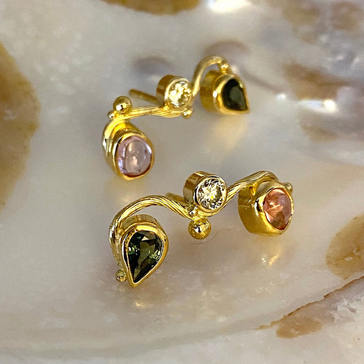 Seafire Gold Ohrring aus 18K & 22K mit Diamant & pinkem u. grünem Saphir