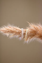 Her Classic 18K Gold Ring w. Diamonds