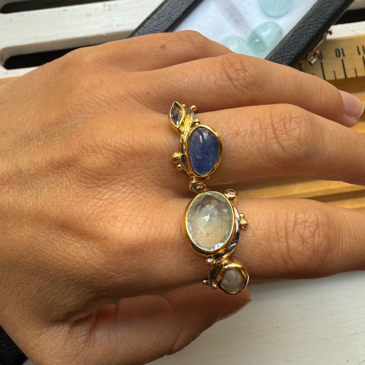 Seafire 18K & 22K Gold Ring w. Sapphire & Diamond