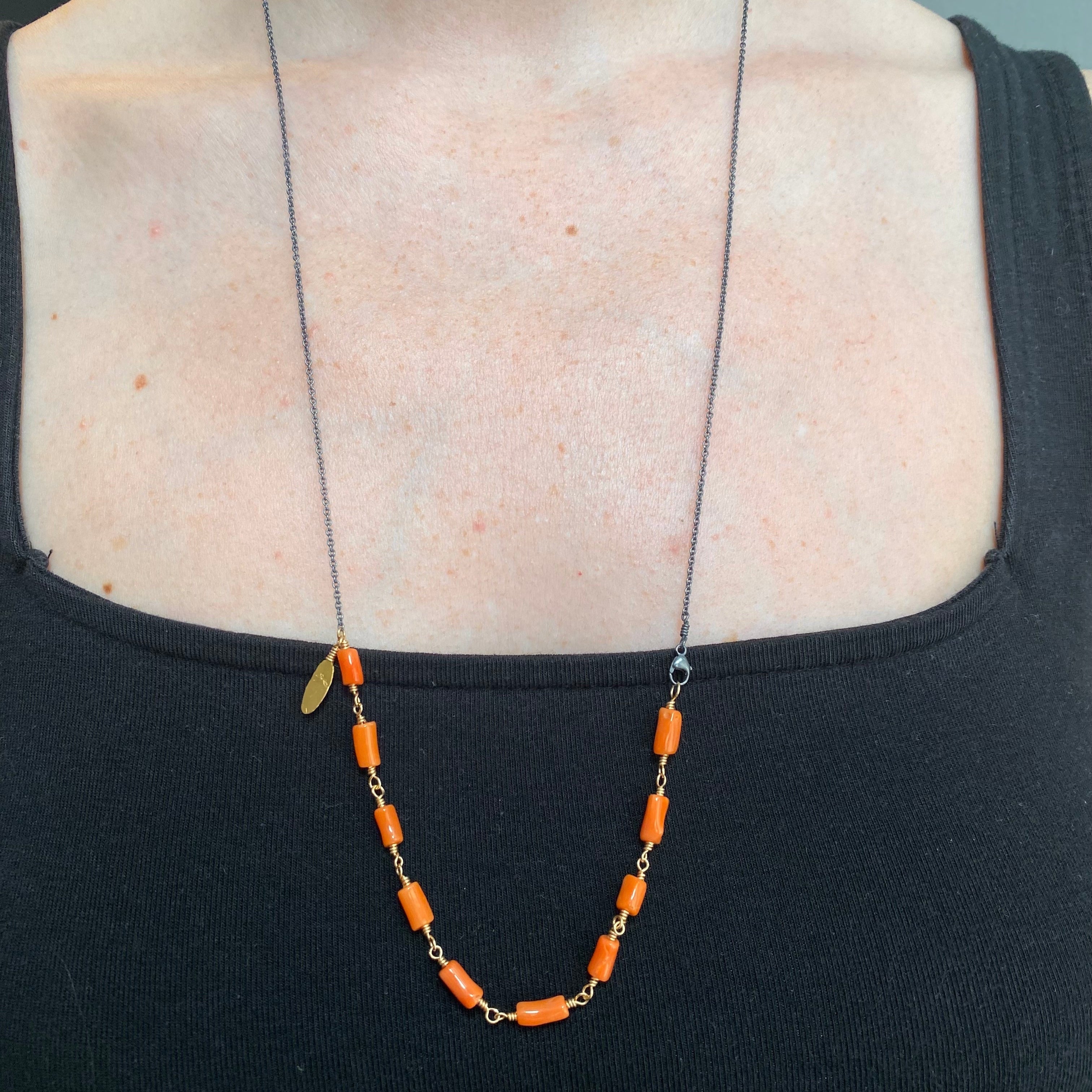 Leaf 18K & 22K Gold Necklace w. Coral