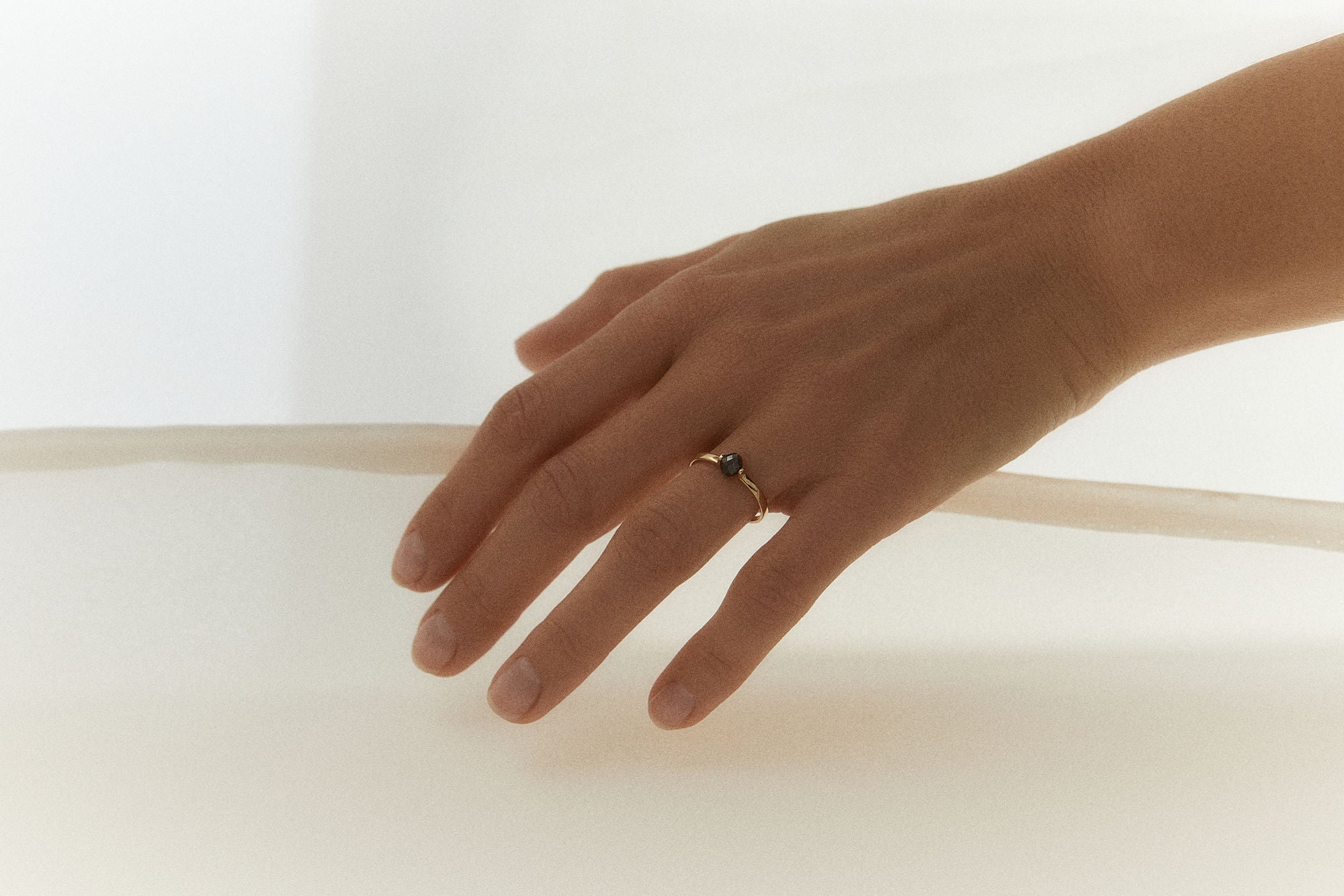 Raw Golden 14K or 18K Gold, Whitegold or Rosegold Ring w. Black Diamond