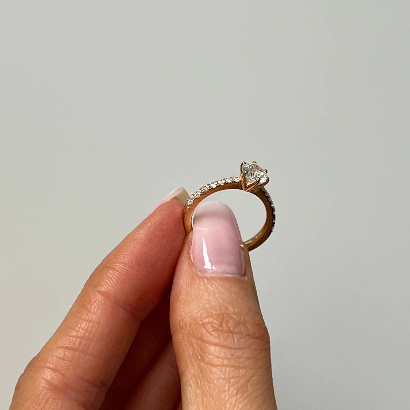 Solitaire 14K Gold or White Gold Ring w. Diamonds