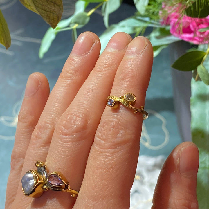 Seafire Tip Ring aus 18K & 22K I Saphir & Diamant