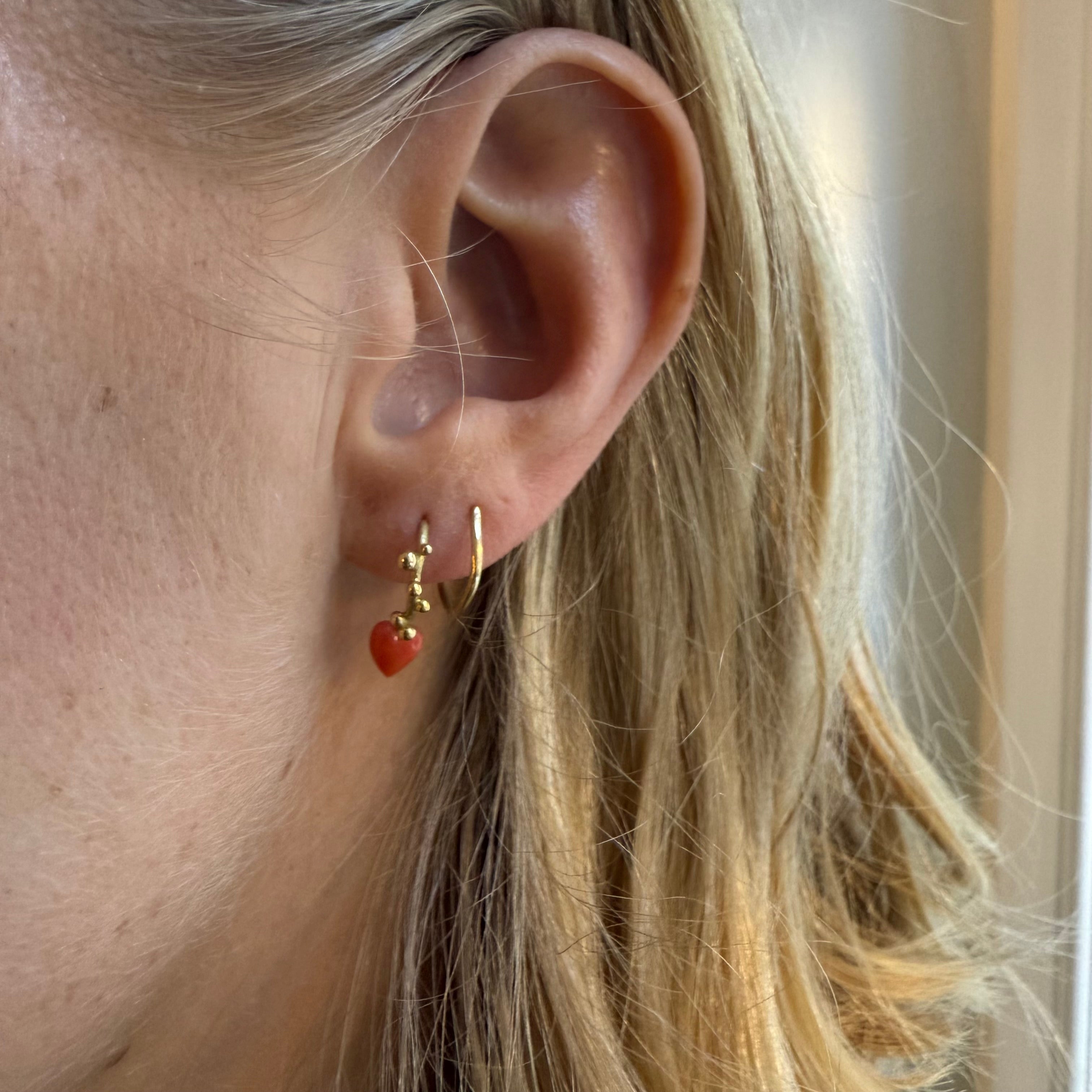 Spiral 18K & 22K Gold Earrings w. Corals