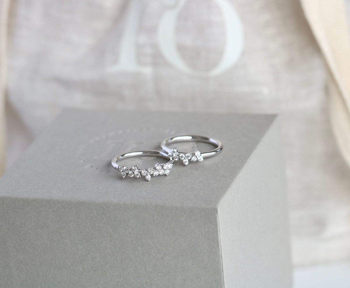 Fryd 18K Whitegold Ring w. 16 Diamonds