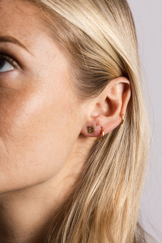 IX B 22K Gold Plated Stud w. Zirconia