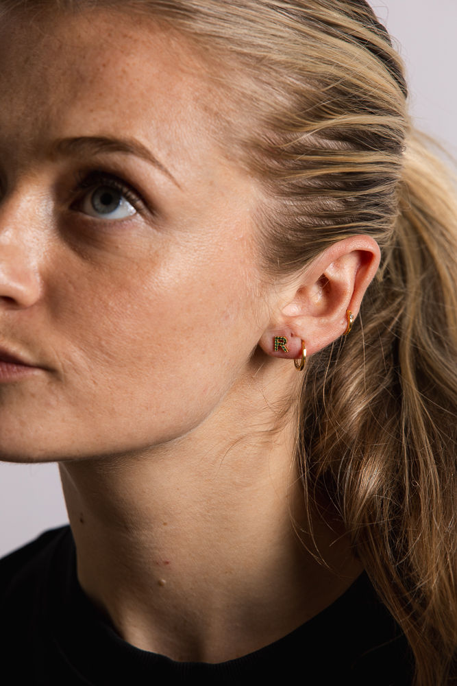 IX R 22K Gold Plated Stud w. Zirconia