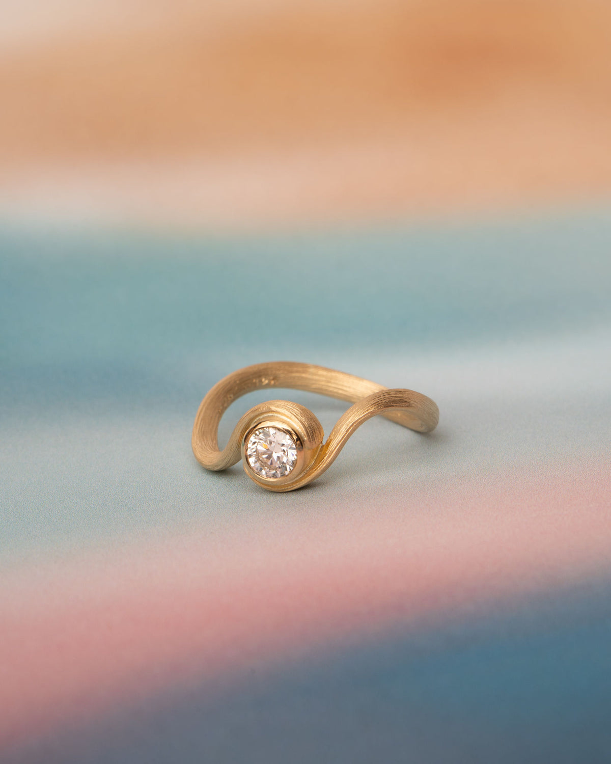 Vega Solitaire 18K Gold Ring w. Diamond
