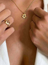 Flower Power 18K Gold Pendant w. Diamonds