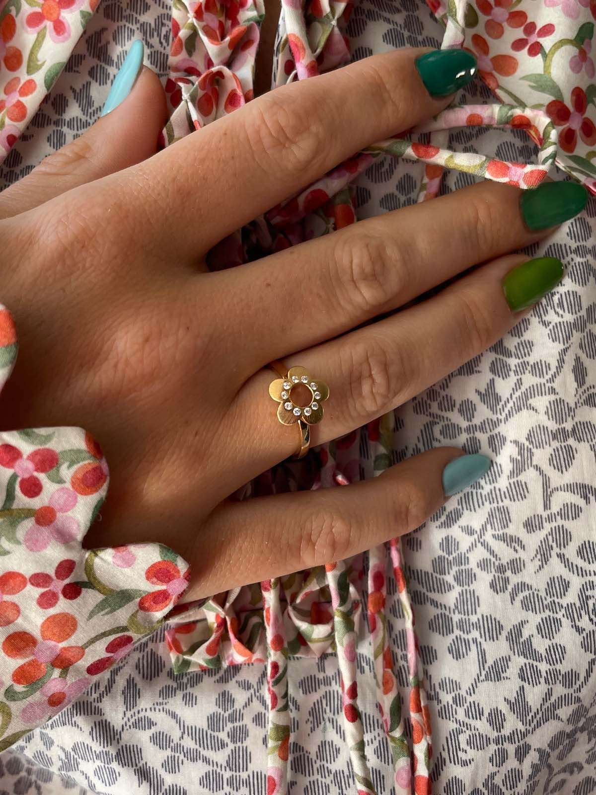 Flower Power 18K Gold Ring w. Diamonds