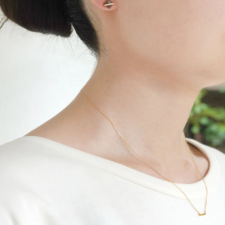 Band neben 10.000 goldener Halskette