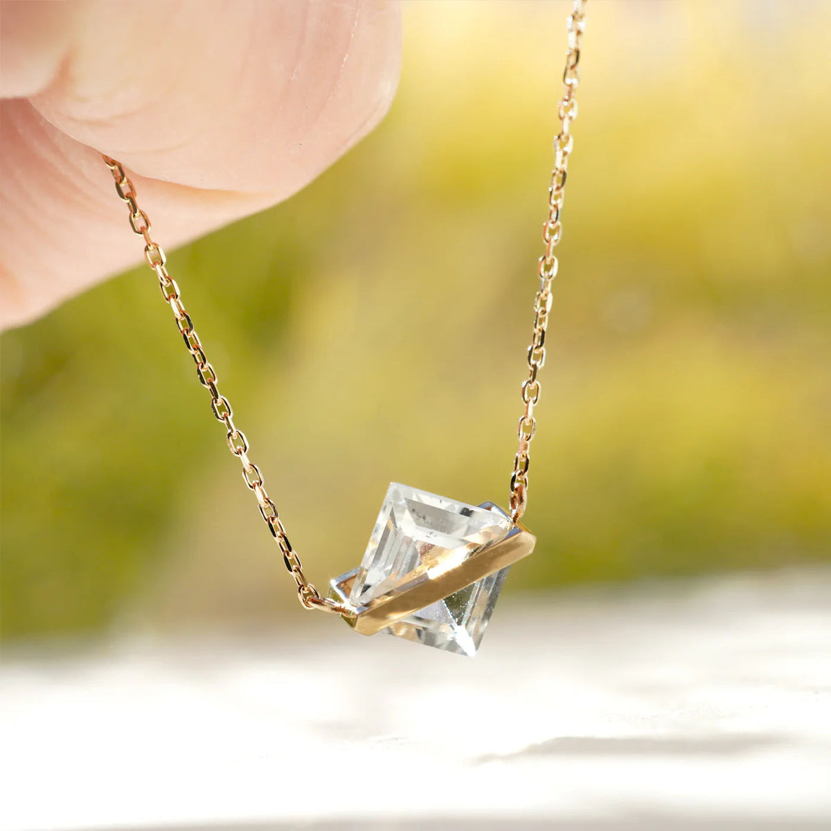 Band 10K Gold Necklace w. White Quartz
