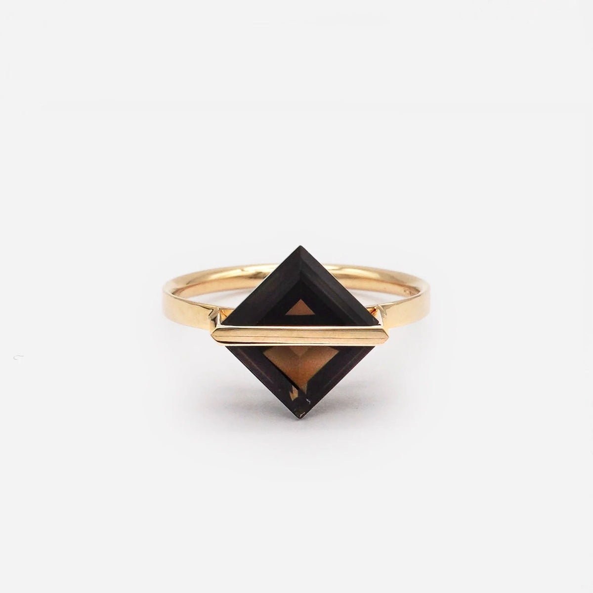 Band 10K Gold Ring w. Smoky Quartz