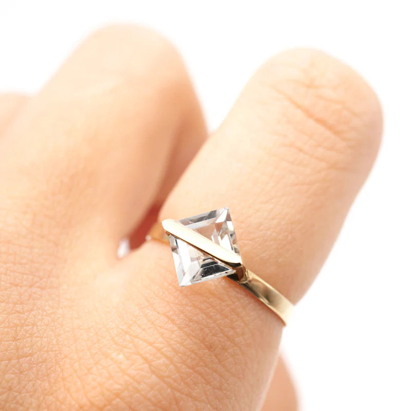 Band 10k Gold Ring w. Weißer Quarz