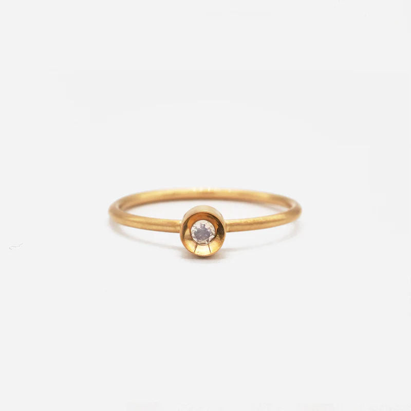 Spot 10K Gold Ring w. Moonstone