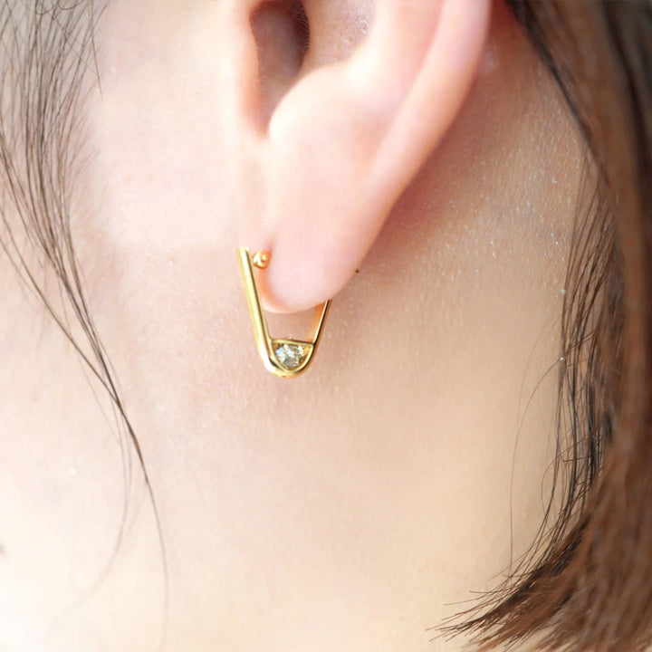 Tip S 18K Gold Earring w. Diamonds