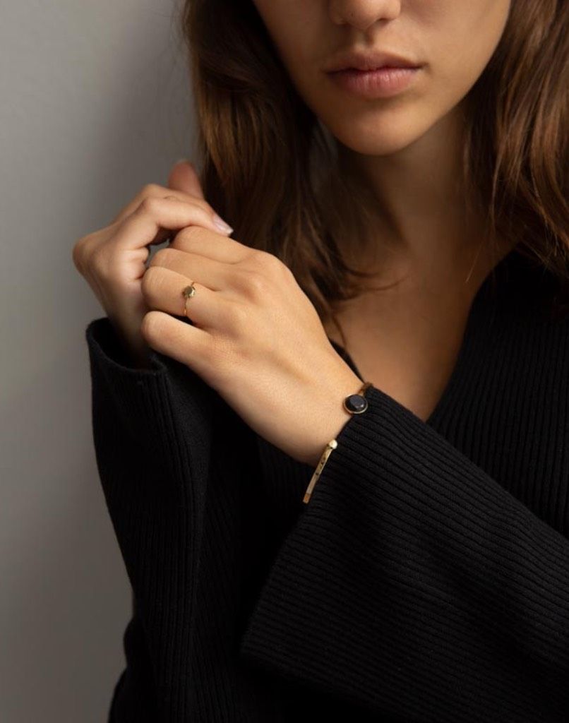 Fine Incisions 18K Gold Bracelet w. Diamond