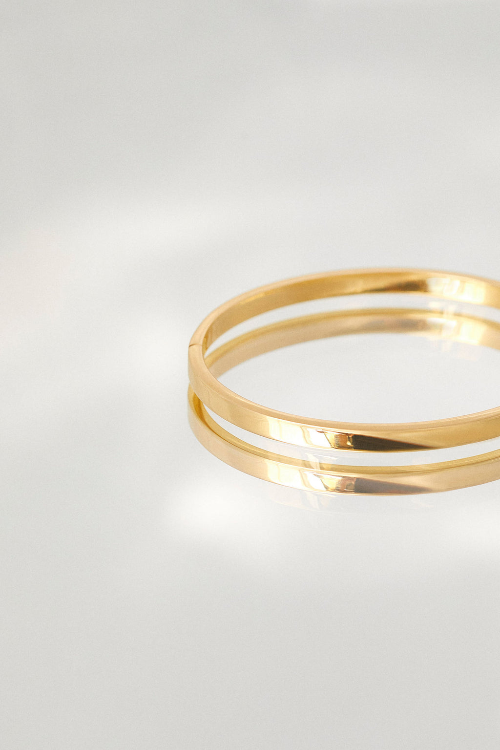 Essential 18K Gold Bangle