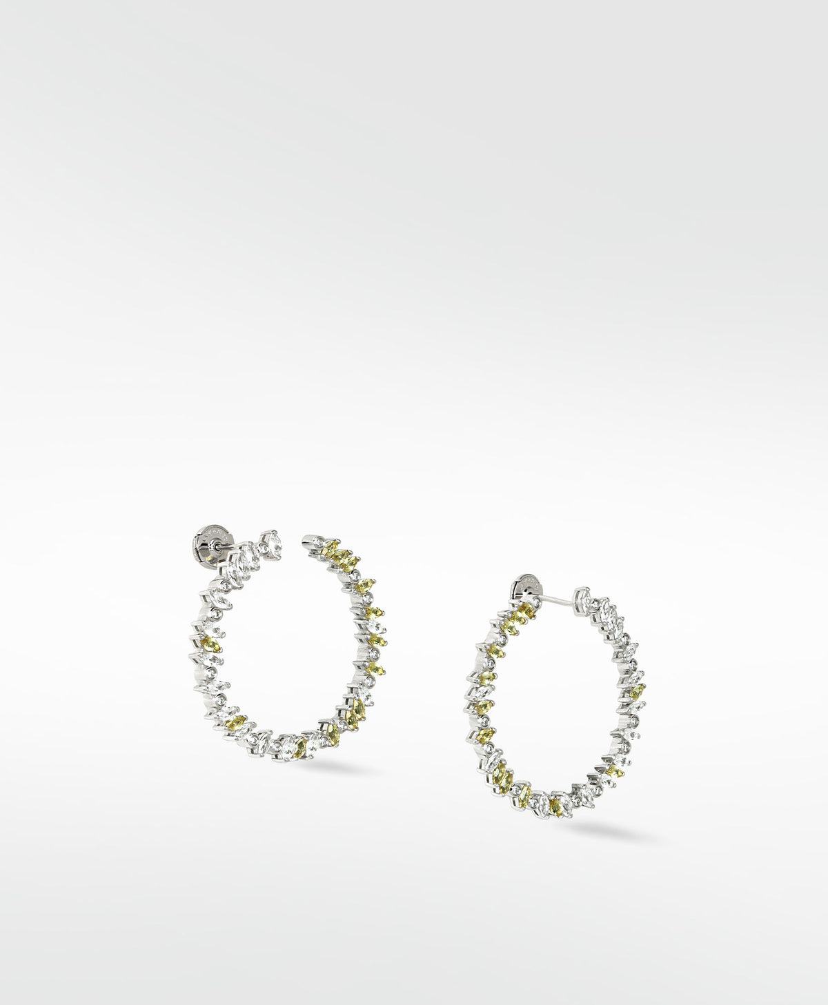 Rainbow Veto Daisy Silver Earring w. Lab-Grown Diamonds & Sapphiers
