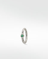 Simple Solitaire 14K Hvidguld Ørering m. Smaragd