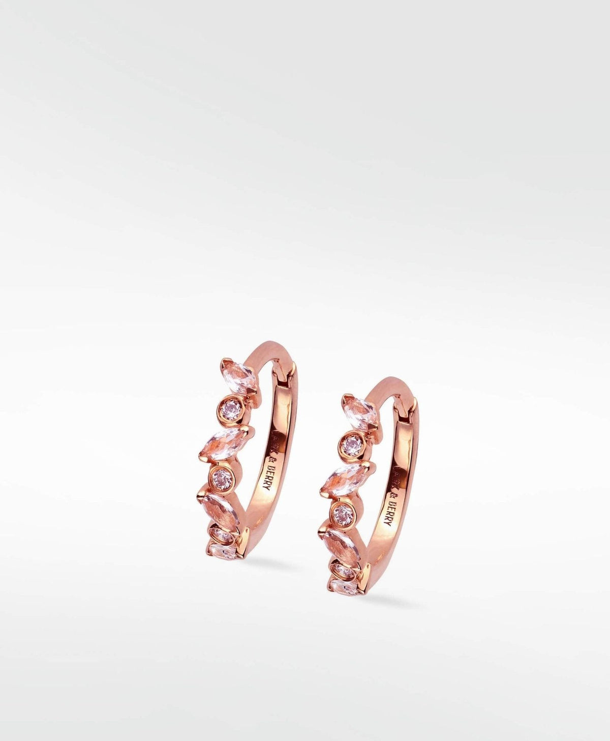 Veto großer 14K Rosegold Hoop w. Diamanten und Saphire im Laborgewachsen