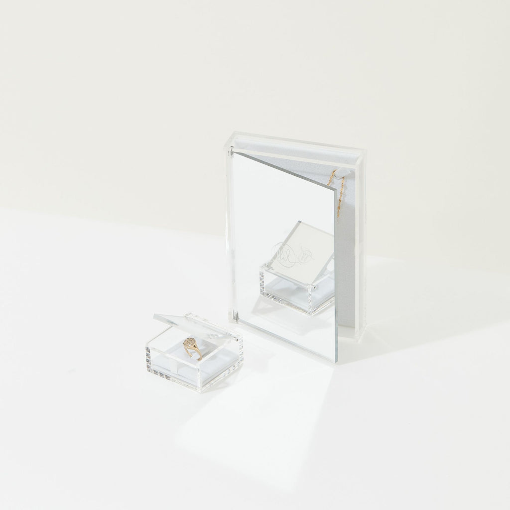 Moony 18K Gold Stud w. Diamonds