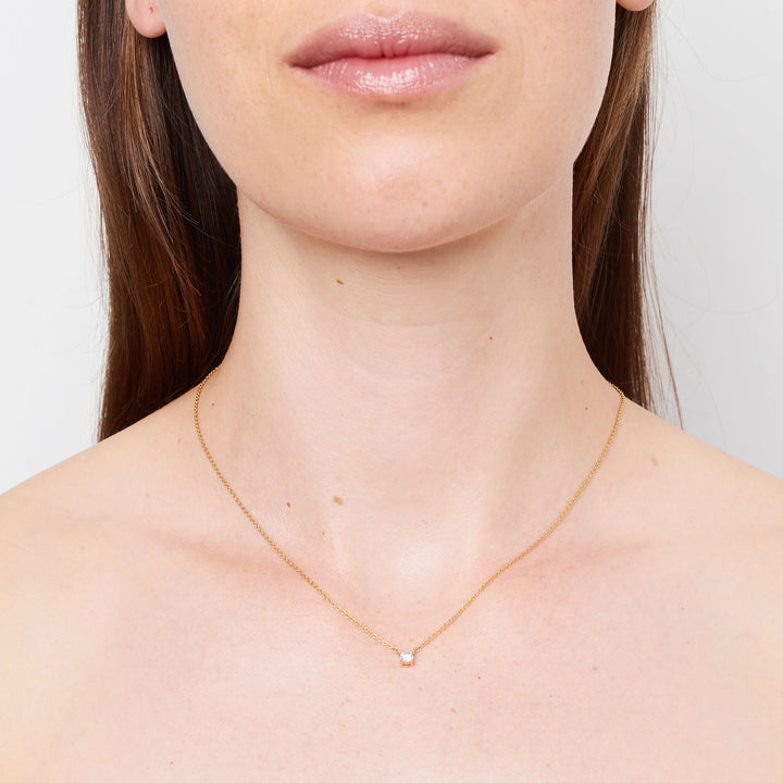 Solitaire 14K Gold Necklace w. Diamond