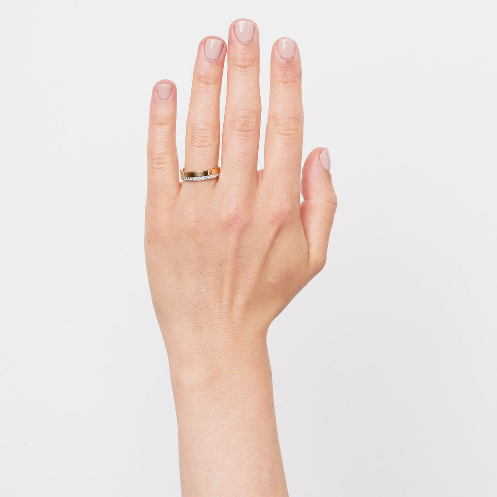 MAHA 14K Gold Ring w. Diamonds