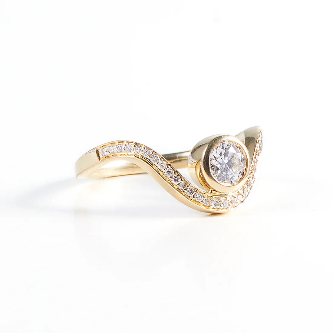 Darya 14K Gold Ring w. Diamonds