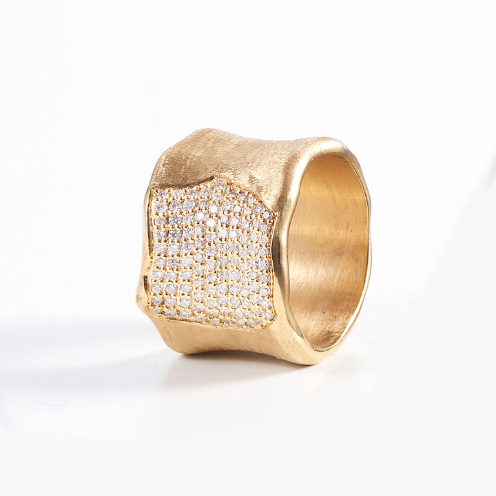 TIARA 14K Gold Ring w. Diamonds