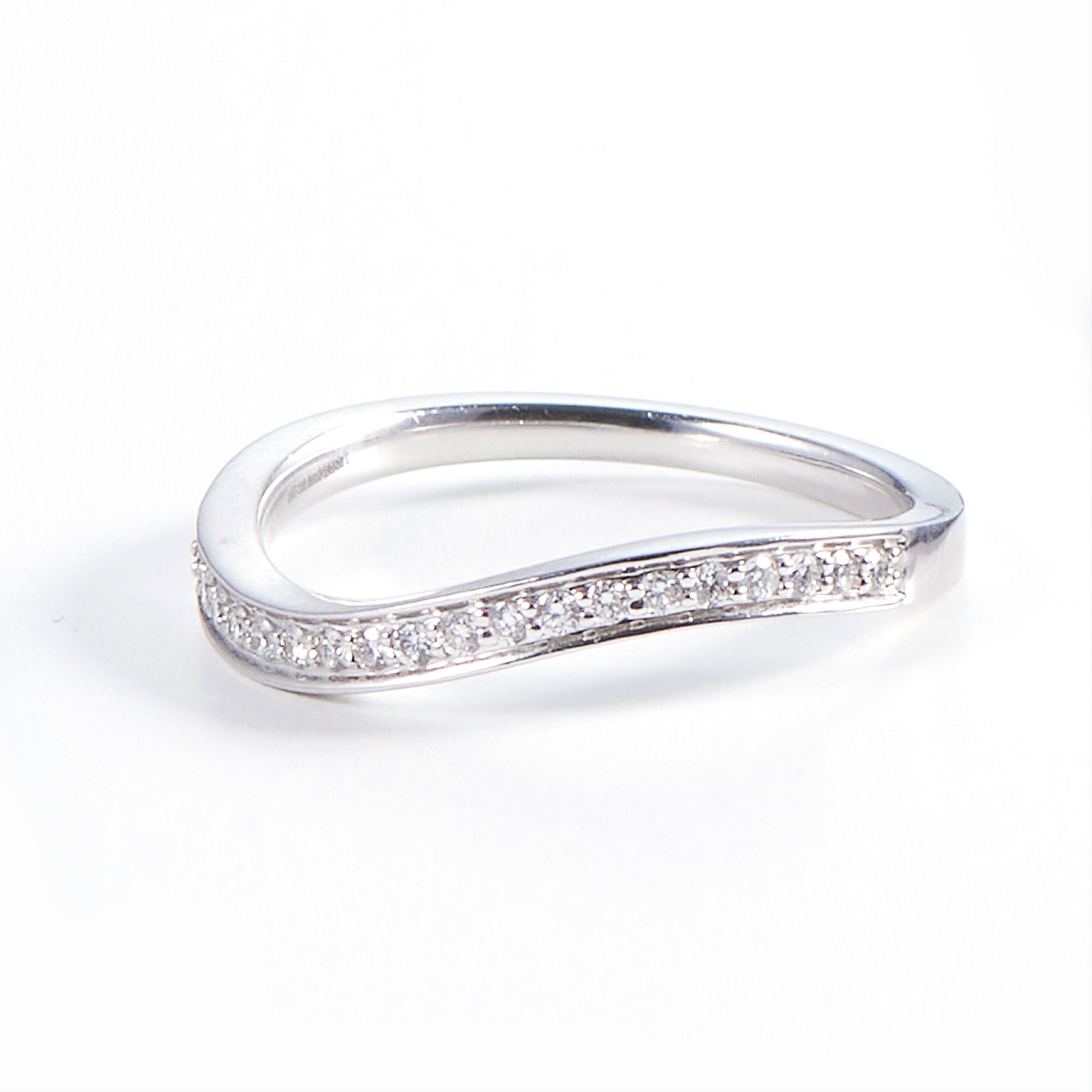UMA 14K Hvidguld Ring m. Diamanter