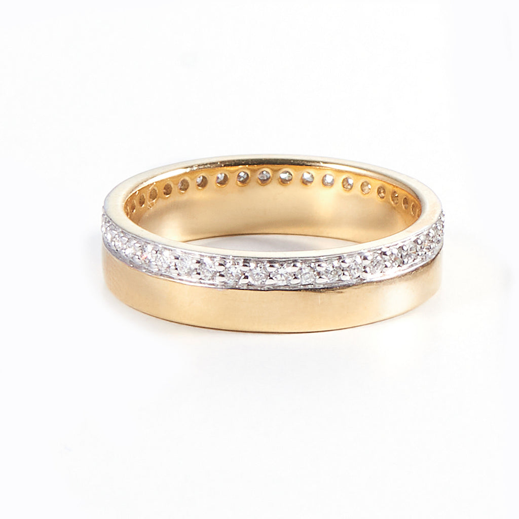 MAHA 14K Gold Ring w. Diamonds