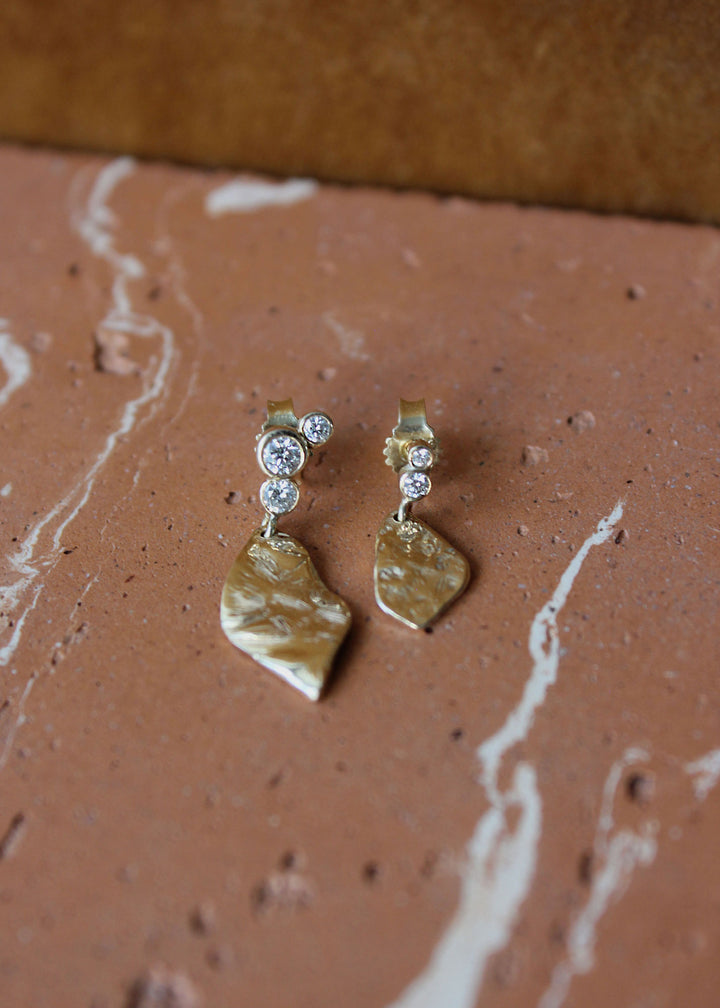 Elysia Leaf 14k Gold Earring w. Diamonds