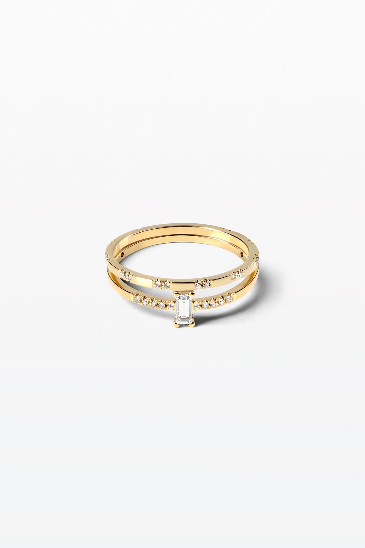 2. 1 05 18K Guld Ring m. Diamant