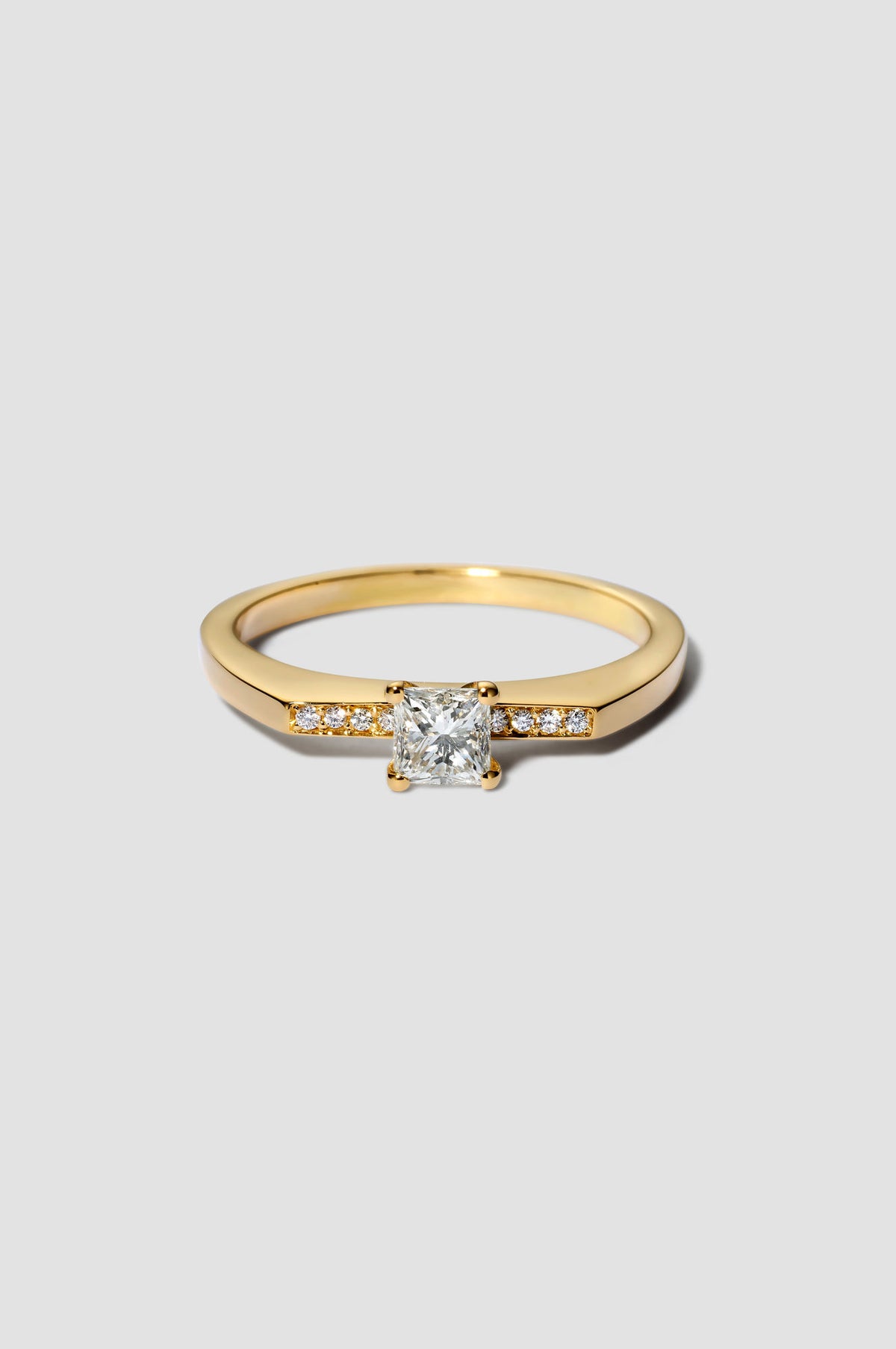 Anthology 18 18K Gold Ring w. Diamonds